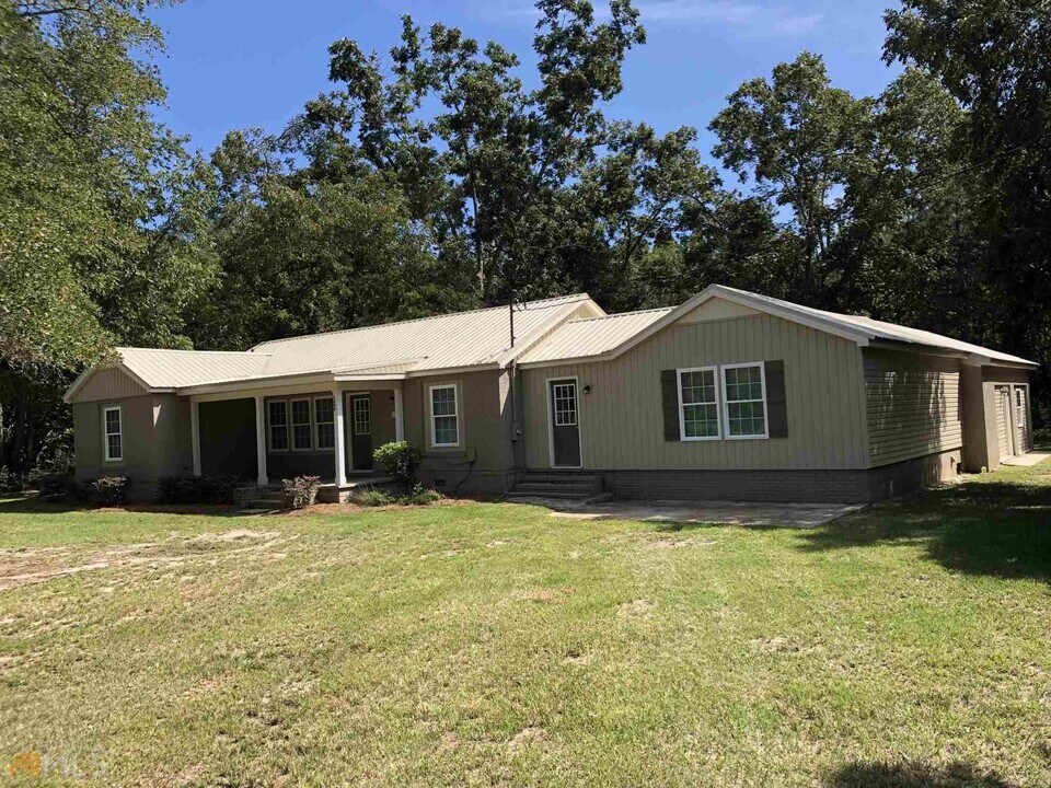 7844 Burkhalter Rd in Statesboro, GA - Building Photo