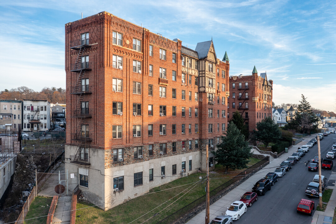 Riverview Gardens in Yonkers, NY - Building Photo