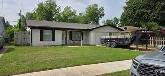 3132 Helmet St in Irving, TX - Building Photo