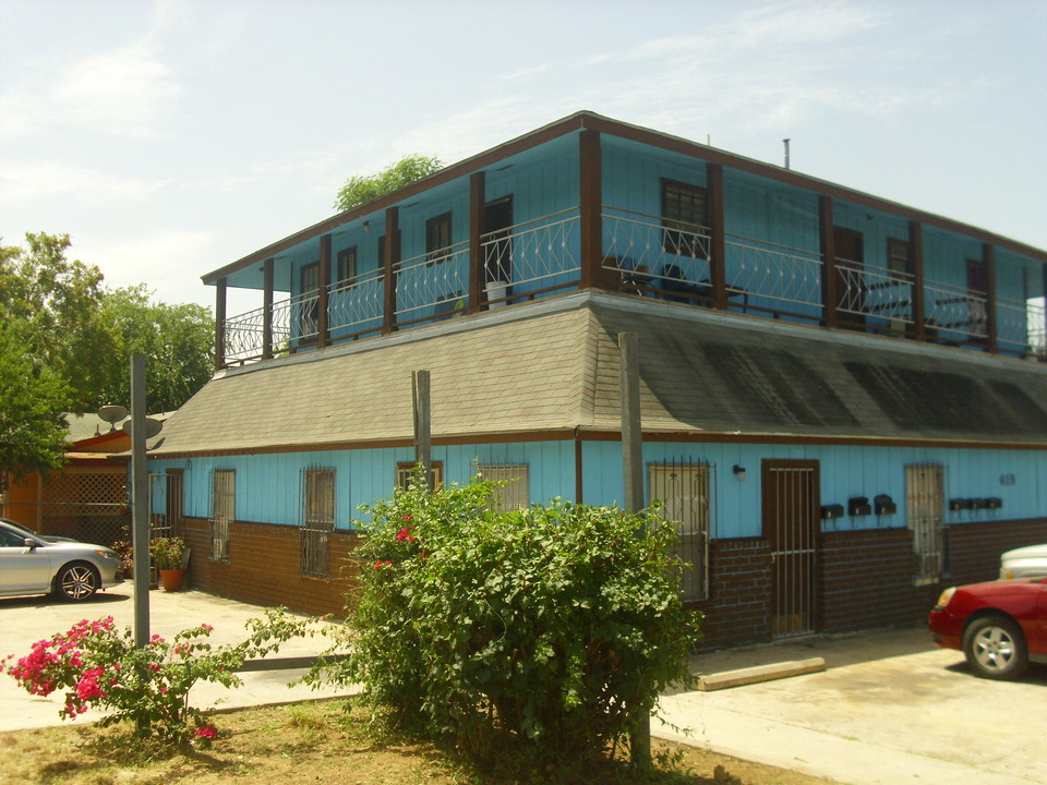 419 E Kearney St, Unit 1 in Laredo, TX - Building Photo