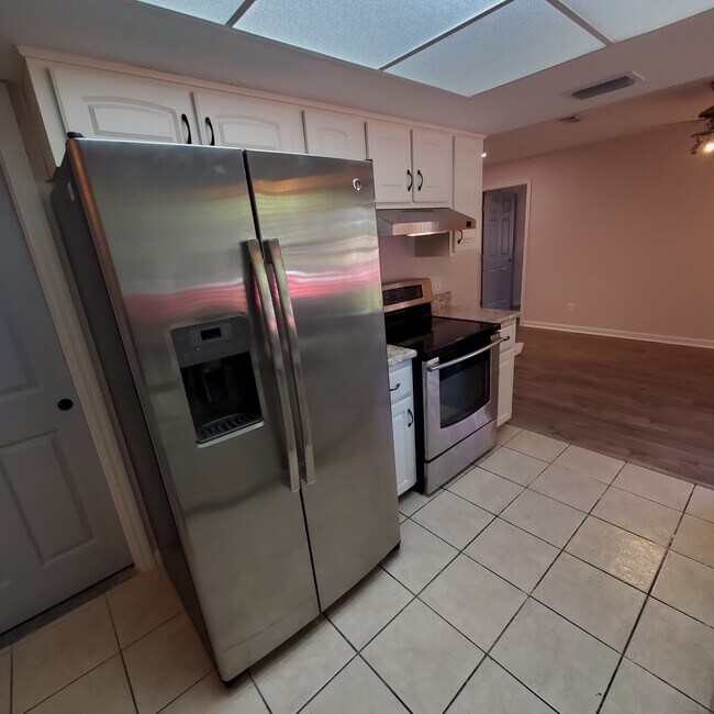 1004 Egret Ct in Edgewater, FL - Building Photo - Building Photo