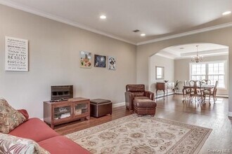 5 Fant Farm Ln in Montebello, NY - Building Photo - Building Photo