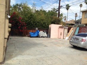 1814 S Hobart Blvd in Los Angeles, CA - Foto de edificio - Building Photo