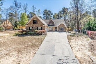 665 Herring Rd in Grayson, GA - Building Photo - Building Photo