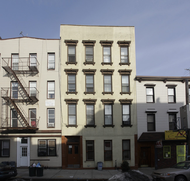 171 Greenpoint Ave in Brooklyn, NY - Building Photo - Building Photo