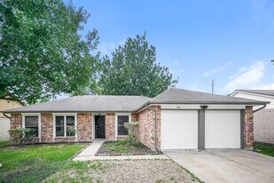 13323 Tara Oak Dr in Houston, TX - Building Photo