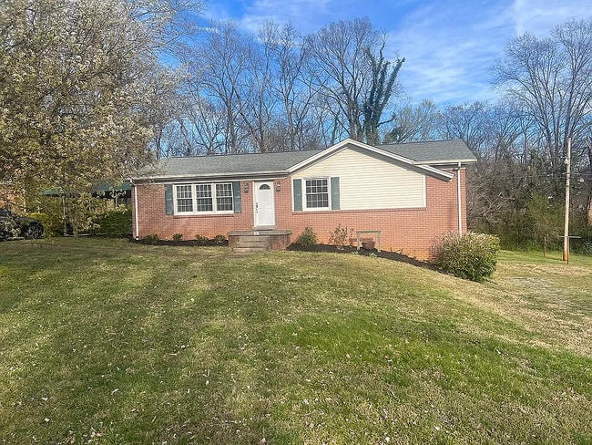 property at 204 Cheyenne Trl