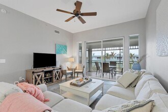 5117 Melbourne St, Unit B4302 in Port Charlotte, FL - Building Photo - Building Photo