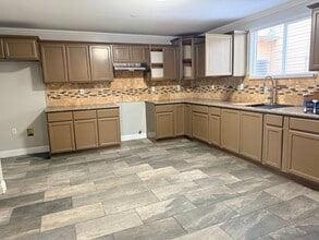 145 E 36th St in Los Angeles, CA - Building Photo - Building Photo