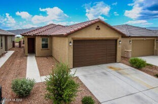13177 E Apex Mine Wy in Tucson, AZ - Building Photo