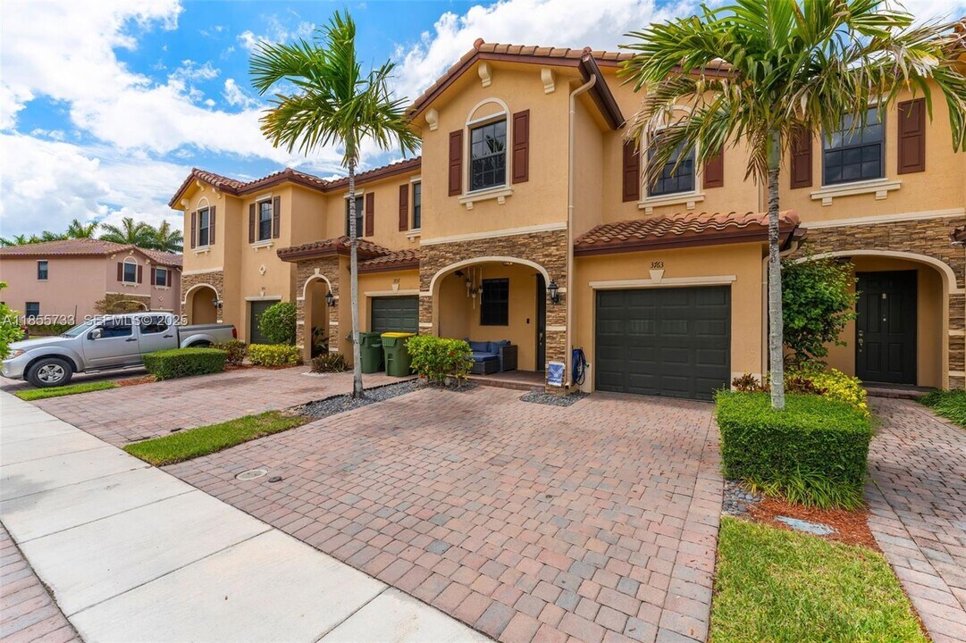 3763 SE 2nd St in Homestead, FL - Building Photo