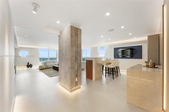 5801 Collins Ave, Unit 900 in Miami Beach, FL - Building Photo - Building Photo