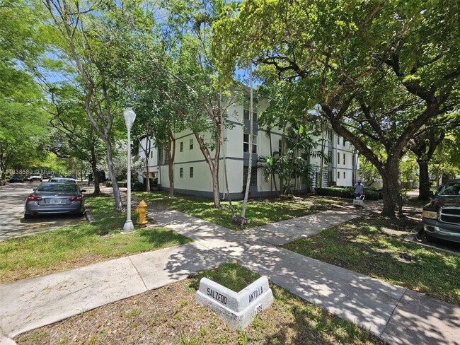 235 Antilla Ave in Coral Gables, FL - Building Photo - Building Photo