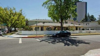 3704 W Heffron Dr in Burbank, CA - Building Photo