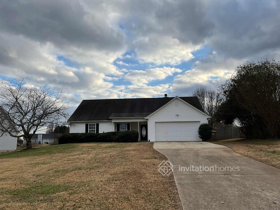 1059 Taylor Ct in Winder, GA - Foto de edificio