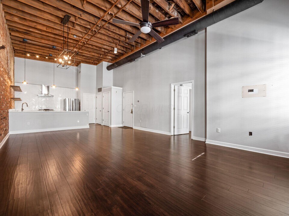 51 W Blenkner St in Columbus, OH - Building Photo