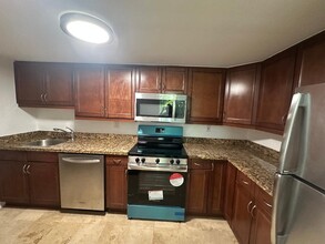 1805 Sans Souci Blvd, Unit 333 in North Miami, FL - Building Photo - Building Photo