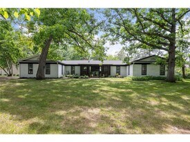 13641 Spring Lake Rd in Minnetonka, MN - Building Photo