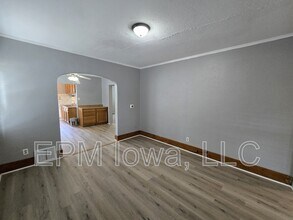 401 Oliver St in Waterloo, IA - Building Photo - Building Photo