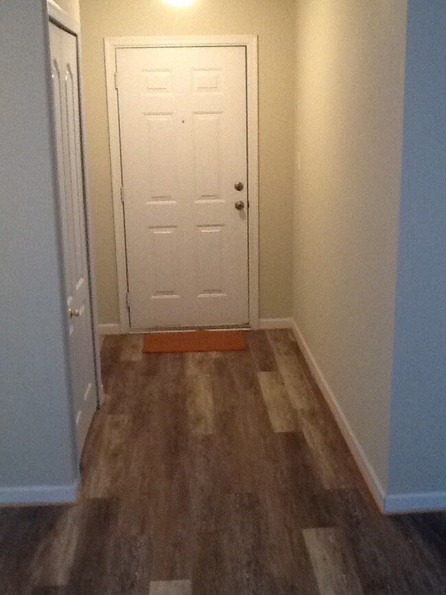 8911 Town Center Cir, Unit 205 in Upper Marlboro, MD - Foto de edificio - Building Photo