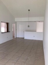 9752 NW 46th Ter, Unit 136 in Doral, FL - Building Photo - Building Photo