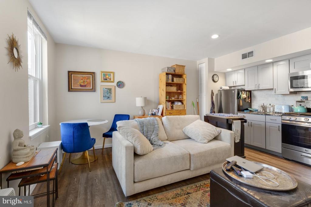 2137 Spruce St in Philadelphia, PA - Building Photo