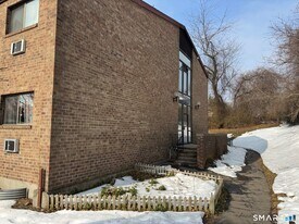 235 Henry Ave in Stratford, CT - Building Photo