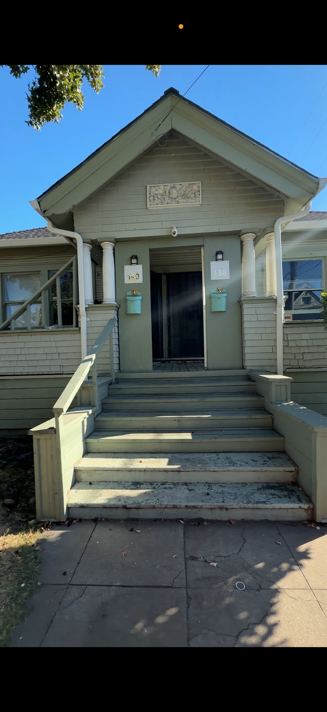 property at 138 E Rose St