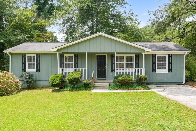 property at 583 Lakeridge Cir SE