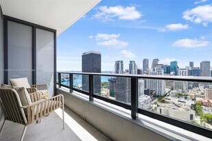 159 NE 6th St, Unit 3610 in Miami, FL - Building Photo