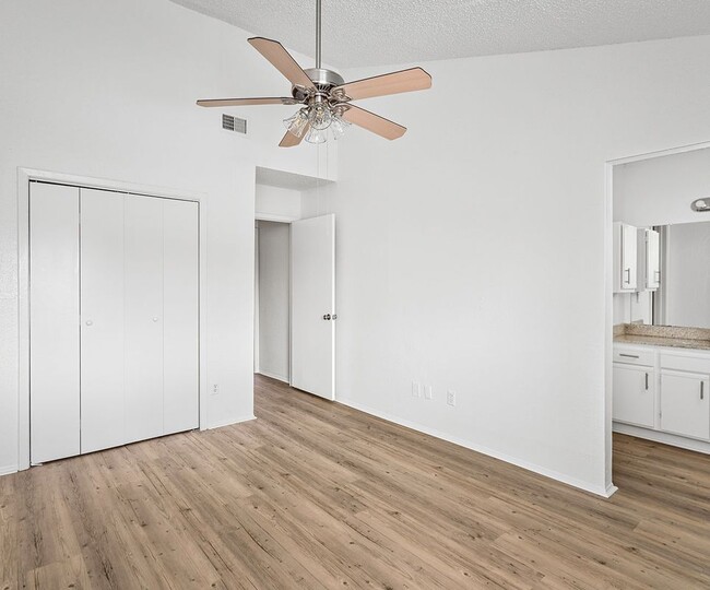 2111 Holly Hall St in Houston, TX - Building Photo - Building Photo