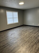 2125 Cleveland Ave in Terre Haute, IN - Foto de edificio - Building Photo