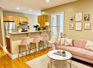 328 Saint Paul St in Brookline, MA - Building Photo - Building Photo