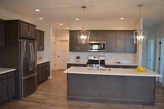 306 NW 3rd St, Unit 306 in Monroe, WI - Foto de edificio - Building Photo