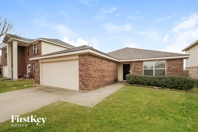 2136 Benning Way in Fort Worth, TX - Foto de edificio - Building Photo