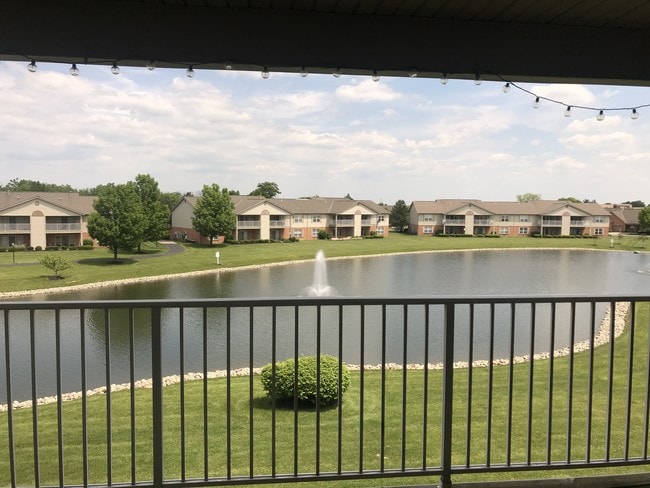 5378 Harbourwatch Way, Unit 303 in Mason, OH - Foto de edificio - Building Photo