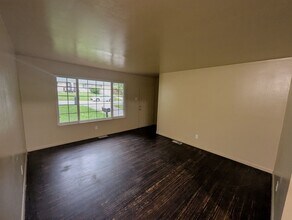 2577 Dorwood Dr in St. Louis, MO - Building Photo - Building Photo