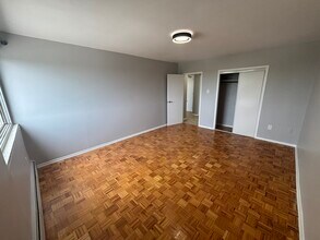 1061 Queen's Blvd in Kitchener, ON - Building Photo - Building Photo