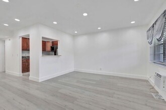 110 Dorchester E in West Palm Beach, FL - Building Photo - Building Photo