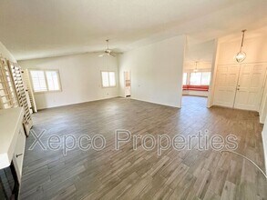 43922 Warner Trail in Palm Desert, CA - Building Photo - Building Photo