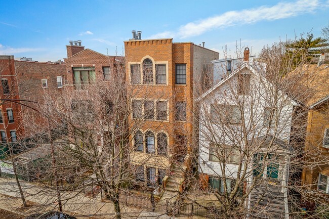 2510 N Southport Ave in Chicago, IL - Foto de edificio - Building Photo