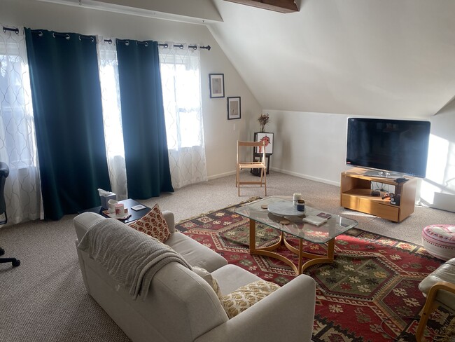 525 Shady Ave, Unit #3