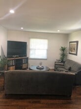 6601 Farralone Ave in Woodland Hills, CA - Building Photo - Building Photo