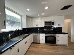 20336 Cantara St in Los Angeles, CA - Building Photo - Building Photo