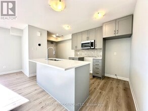 723 Arcadian Private in Ottawa, ON - Building Photo - Building Photo