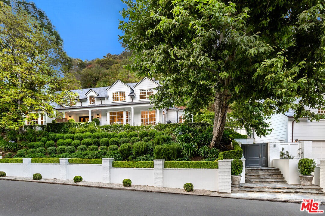 1440 Stone Canyon Rd in Los Angeles, CA - Building Photo