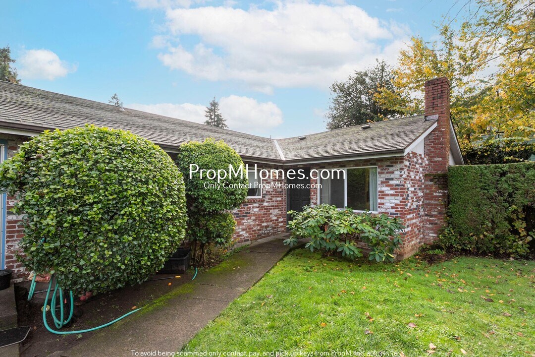 1214 4th St in Oregon City, OR - Building Photo