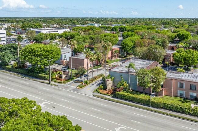 Spanish Trace Condominiums in Miami, FL - Building Photo - Building Photo