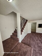 1115 W Francis St in Ontario, CA - Foto de edificio - Building Photo