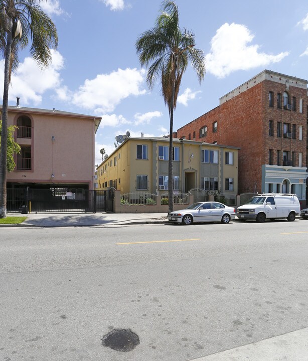 740 S Catalina St in Los Angeles, CA - Foto de edificio